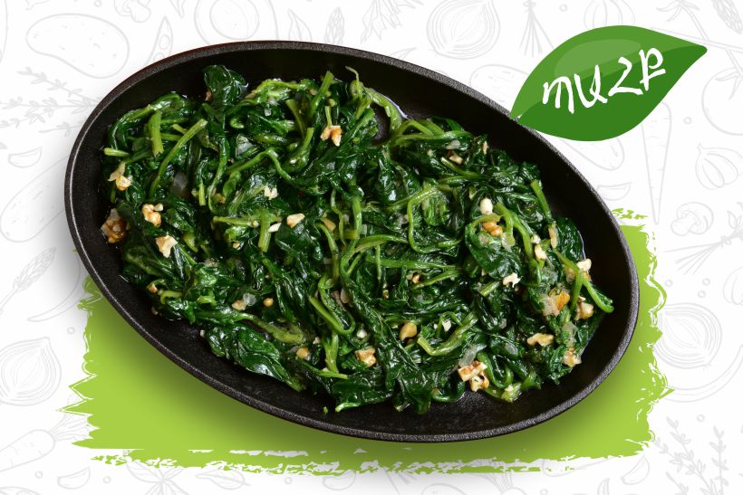 Fried spinach with nuts